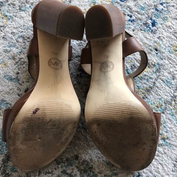 MICHAEL Michael Kors ‘Berrkley’ T Strap Sandal - Picture 3 of 3